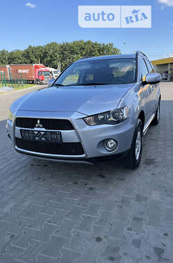 Внедорожник / Кроссовер Mitsubishi Outlander XL 2012 в Луцке