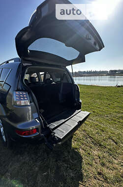 Внедорожник / Кроссовер Mitsubishi Outlander XL 2011 в 