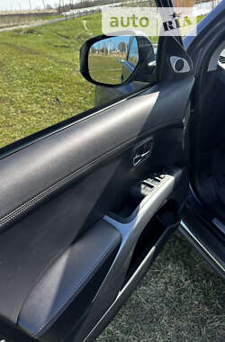 Внедорожник / Кроссовер Mitsubishi Outlander XL 2011 в 