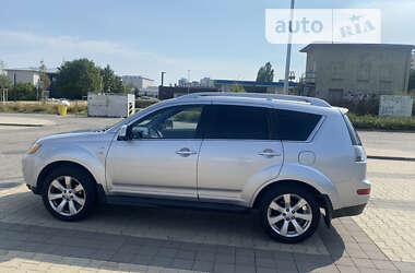 Позашляховик / Кросовер Mitsubishi Outlander XL 2009 в Умані