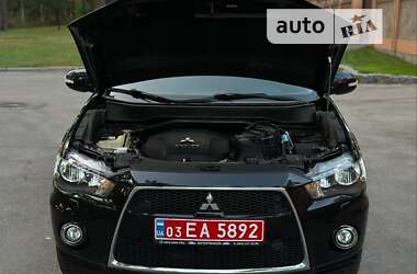 Внедорожник / Кроссовер Mitsubishi Outlander XL 2011 в Чернигове