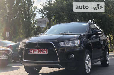 Позашляховик / Кросовер Mitsubishi Outlander XL 2011 в Луцьку