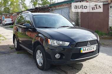 Позашляховик / Кросовер Mitsubishi Outlander XL 2010 в Києві