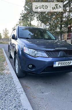 Внедорожник / Кроссовер Mitsubishi Outlander XL 2009 в Новой Водолаге