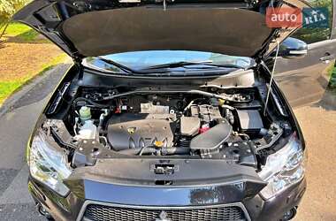 Внедорожник / Кроссовер Mitsubishi Outlander XL 2010 в 