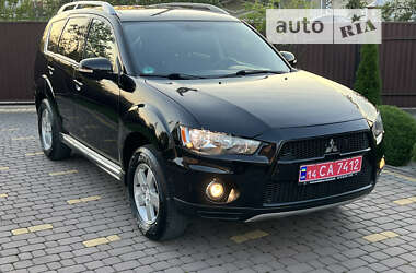 Позашляховик / Кросовер Mitsubishi Outlander XL 2010 в Косові