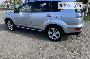 Позашляховик / Кросовер Mitsubishi Outlander XL 2012 в Калуші