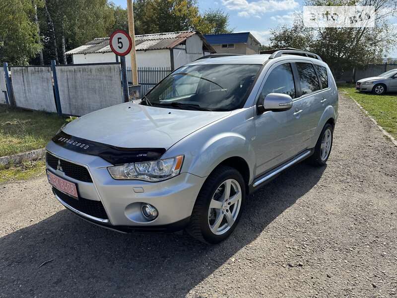 Позашляховик / Кросовер Mitsubishi Outlander XL 2012 в Калуші