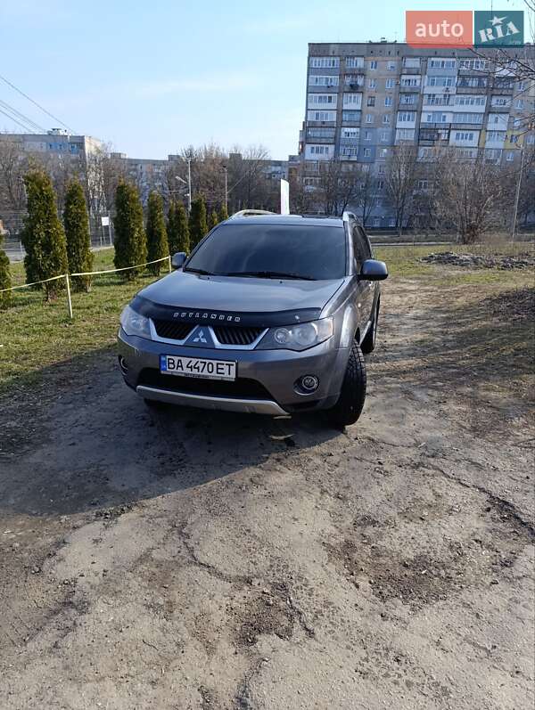 Позашляховик / Кросовер Mitsubishi Outlander XL 2008 в Кропивницькому