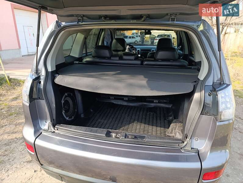 Позашляховик / Кросовер Mitsubishi Outlander XL 2008 в Кропивницькому