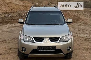 Позашляховик / Кросовер Mitsubishi Outlander XL 2009 в Києві