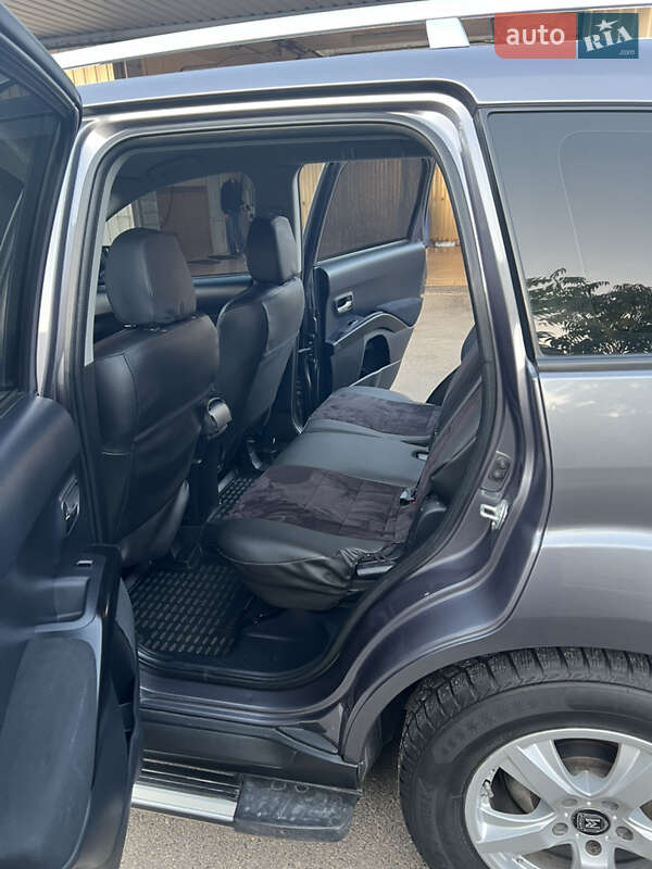 Внедорожник / Кроссовер Mitsubishi Outlander XL 2009 в Николаеве