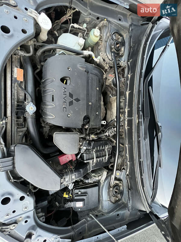 Внедорожник / Кроссовер Mitsubishi Outlander XL 2009 в Николаеве