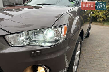 Позашляховик / Кросовер Mitsubishi Outlander XL 2010 в Києві