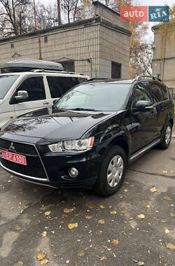 Позашляховик / Кросовер Mitsubishi Outlander XL 2011 в Сумах