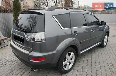 Внедорожник / Кроссовер Mitsubishi Outlander XL 2011 в Староконстантинове