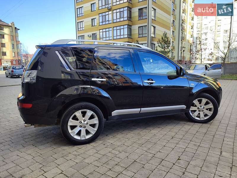 Позашляховик / Кросовер Mitsubishi Outlander XL 2008 в Івано-Франківську