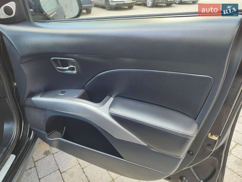 Позашляховик / Кросовер Mitsubishi Outlander XL 2008 в Івано-Франківську