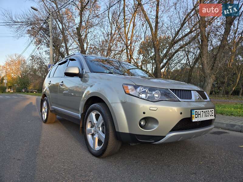 Внедорожник / Кроссовер Mitsubishi Outlander XL 2008 в Одессе