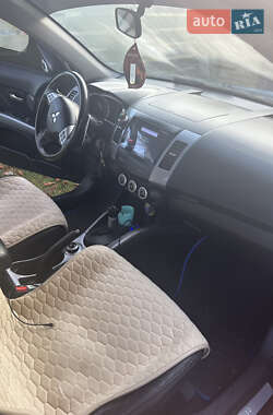 Позашляховик / Кросовер Mitsubishi Outlander XL 2007 в 