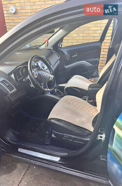 Позашляховик / Кросовер Mitsubishi Outlander XL 2007 в 