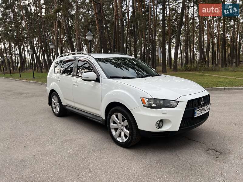 Mitsubishi Outlander XL 2011