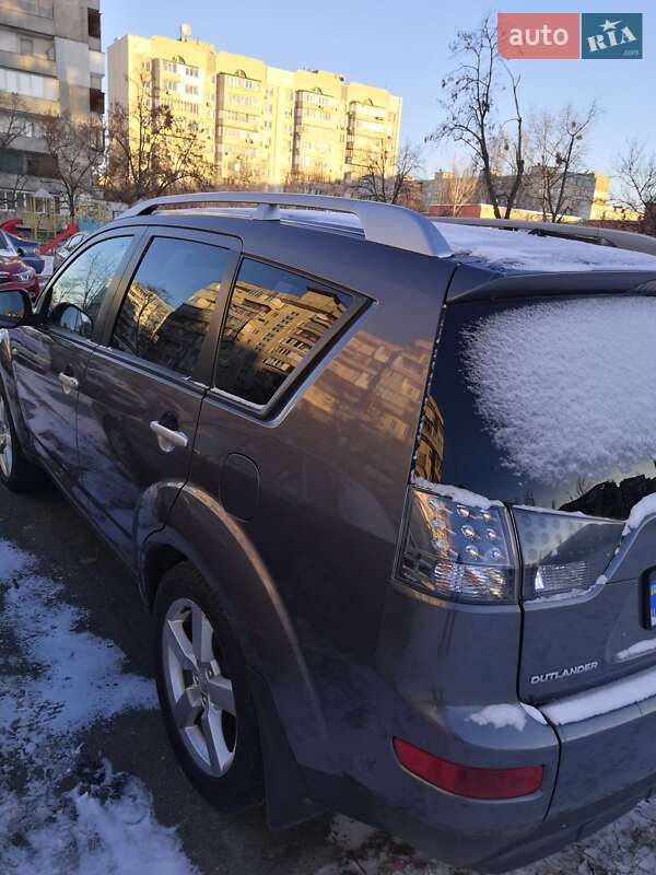 Позашляховик / Кросовер Mitsubishi Outlander XL 2008 в Києві