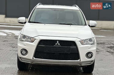 Позашляховик / Кросовер Mitsubishi Outlander XL 2010 в Луцьку