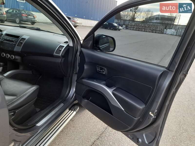 Внедорожник / Кроссовер Mitsubishi Outlander XL 2007 в Львове