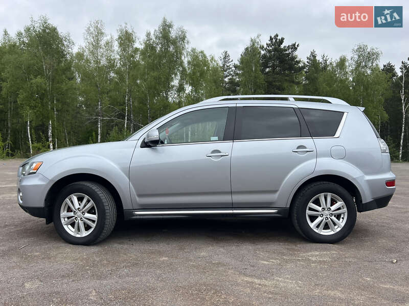 Внедорожник / Кроссовер Mitsubishi Outlander XL 2010 в Ровно