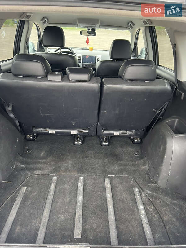 Внедорожник / Кроссовер Mitsubishi Outlander XL 2010 в Ровно
