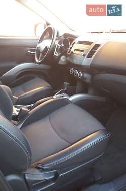 Внедорожник / Кроссовер Mitsubishi Outlander XL 2010 в 