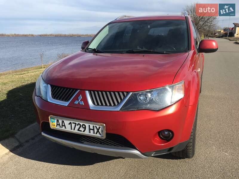 Позашляховик / Кросовер Mitsubishi Outlander XL 2008 в Києві