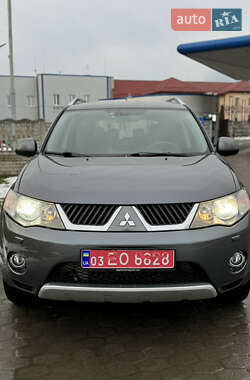 Позашляховик / Кросовер Mitsubishi Outlander XL 2009 в Рівному