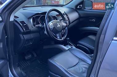 Позашляховик / Кросовер Mitsubishi Outlander XL 2010 в Дніпрі