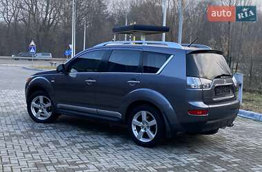 Позашляховик / Кросовер Mitsubishi Outlander XL 2010 в Дніпрі