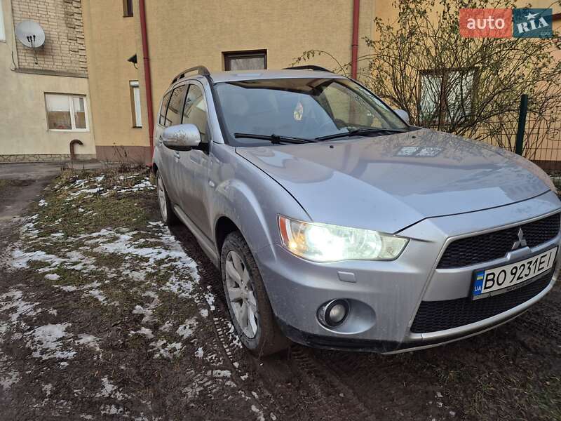 Внедорожник / Кроссовер Mitsubishi Outlander XL 2010 в Тернополе