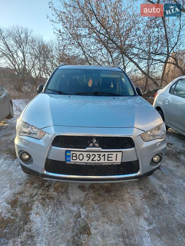 Внедорожник / Кроссовер Mitsubishi Outlander XL 2010 в Тернополе