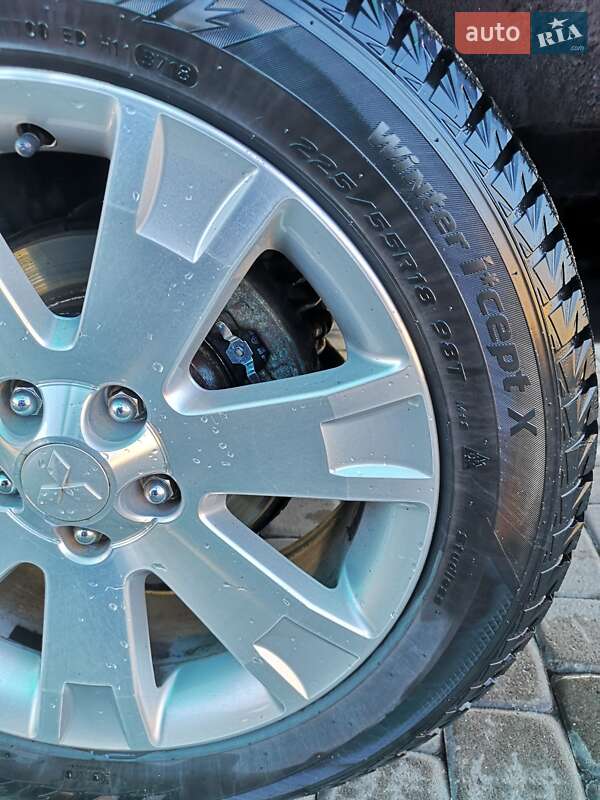 Внедорожник / Кроссовер Mitsubishi Outlander XL 2007 в Ровно