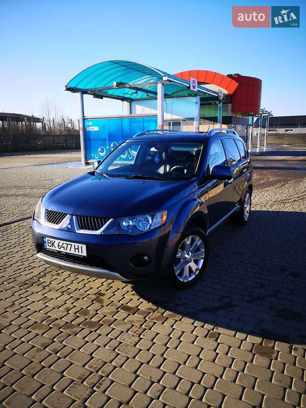 Внедорожник / Кроссовер Mitsubishi Outlander XL 2007 в Ровно