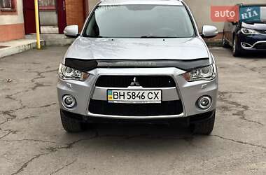 Позашляховик / Кросовер Mitsubishi Outlander XL 2010 в Одесі