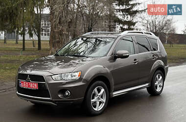 Позашляховик / Кросовер Mitsubishi Outlander XL 2010 в Миргороді