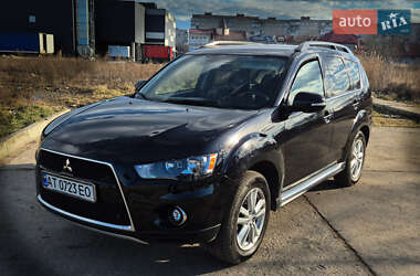 Позашляховик / Кросовер Mitsubishi Outlander XL 2011 в Калуші