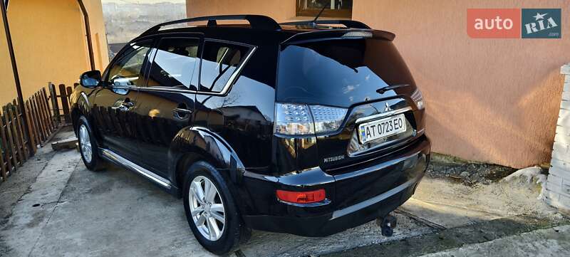 Внедорожник / Кроссовер Mitsubishi Outlander XL 2011 в Калуше