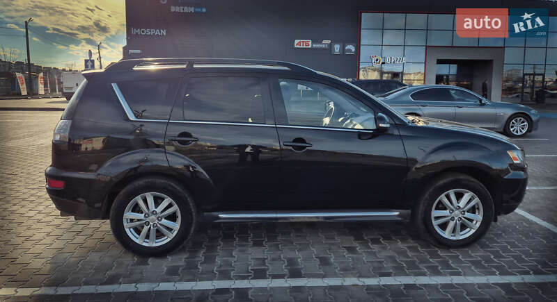 Внедорожник / Кроссовер Mitsubishi Outlander XL 2011 в Калуше