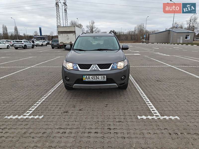 Внедорожник / Кроссовер Mitsubishi Outlander XL 2008 в Киеве