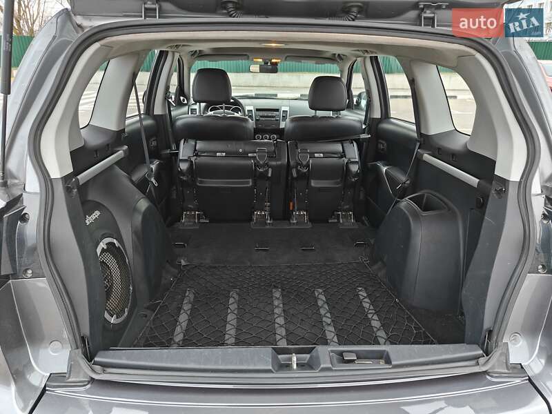 Внедорожник / Кроссовер Mitsubishi Outlander XL 2008 в Киеве