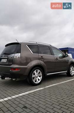 Внедорожник / Кроссовер Mitsubishi Outlander XL 2010 в Коломые