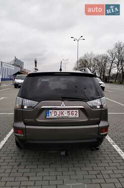 Внедорожник / Кроссовер Mitsubishi Outlander XL 2010 в Коломые