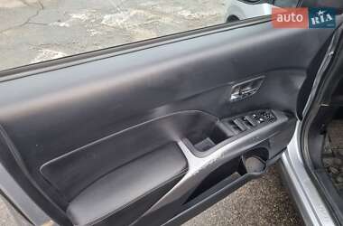 Позашляховик / Кросовер Mitsubishi Outlander XL 2008 в 